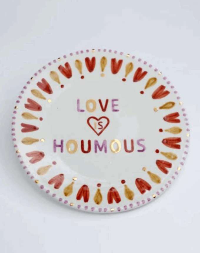 Assiette artisanale “LoveHoumous” – Peinte à la main au Maroc