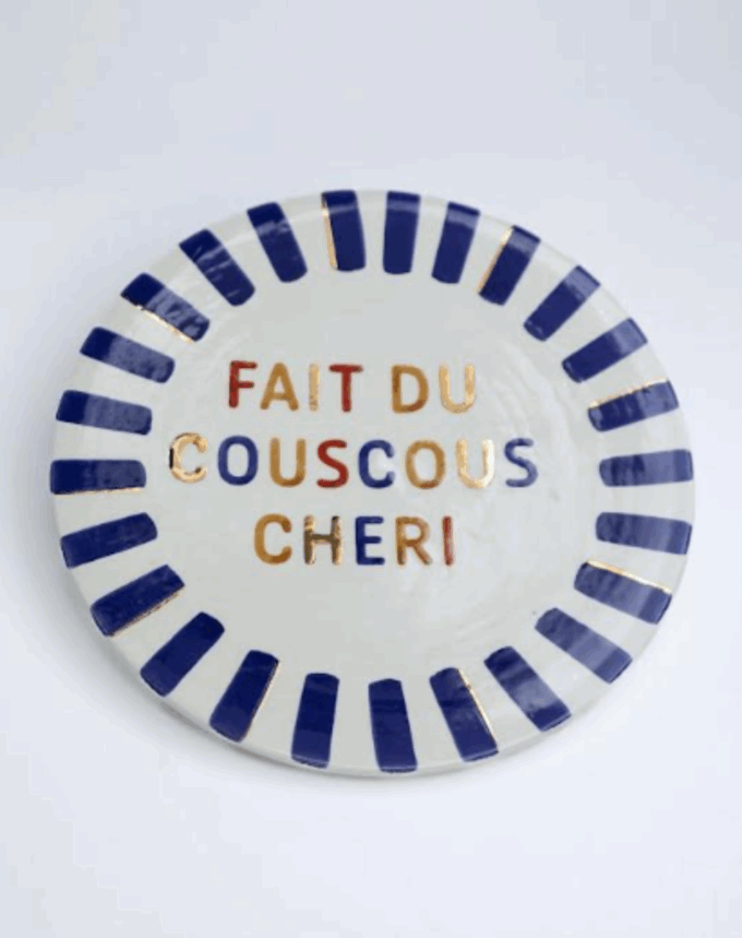 Assiette en céramique artisanale – “Fait du couscous chéri”