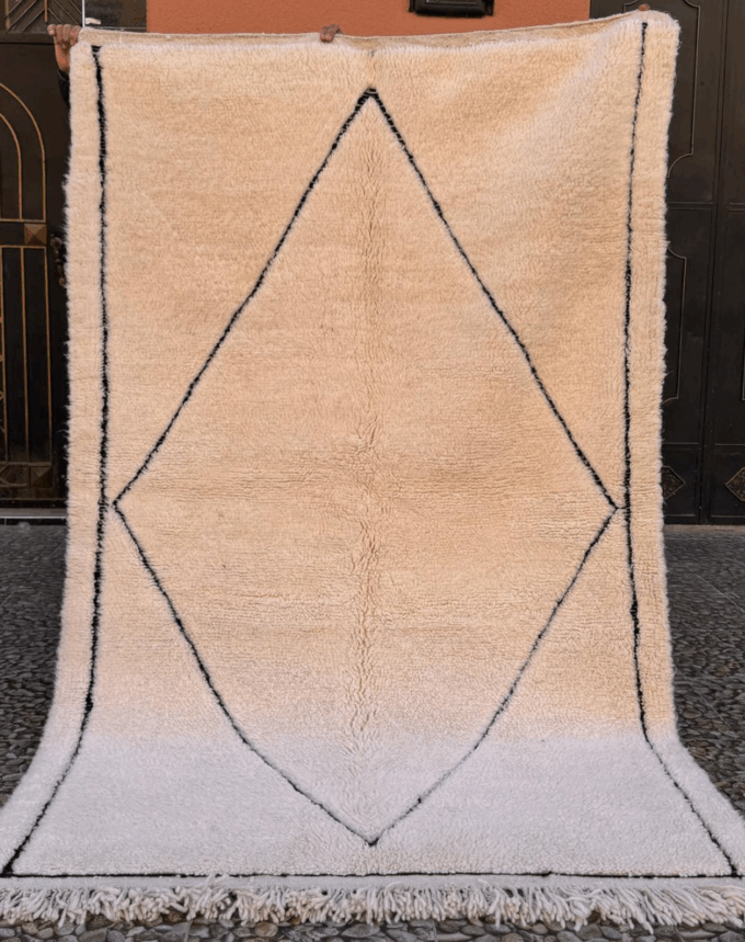 Tapis berbère Beni Ouarain – 235 x 147 cm –   L’authenticité au service du style