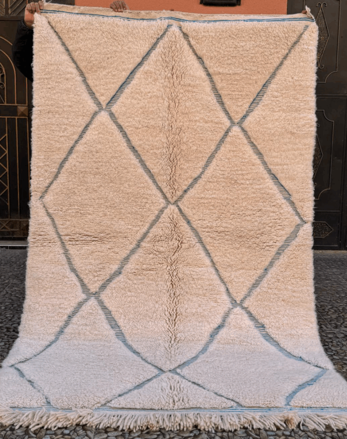Tapis berbère Beni Ouarain – 240 x 151 cm – L’icône du style berbère