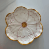 Assiette en forme de fleur – Céramique bord ocre
