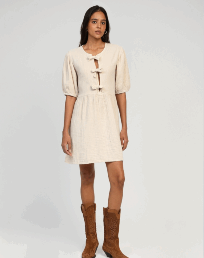 Robe Justine – Simplicité raffinée et charme naturel