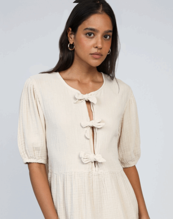 Robe Justine – Simplicité raffinée et charme naturel