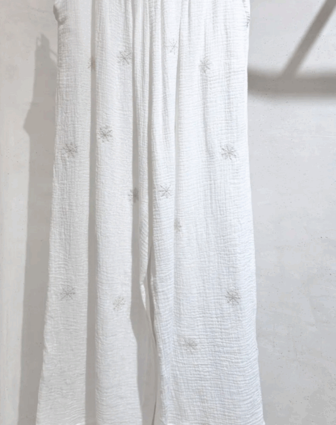 Ensemble jenny  chemise + pantalon en gaze de coton brodée – Blanc & Argent