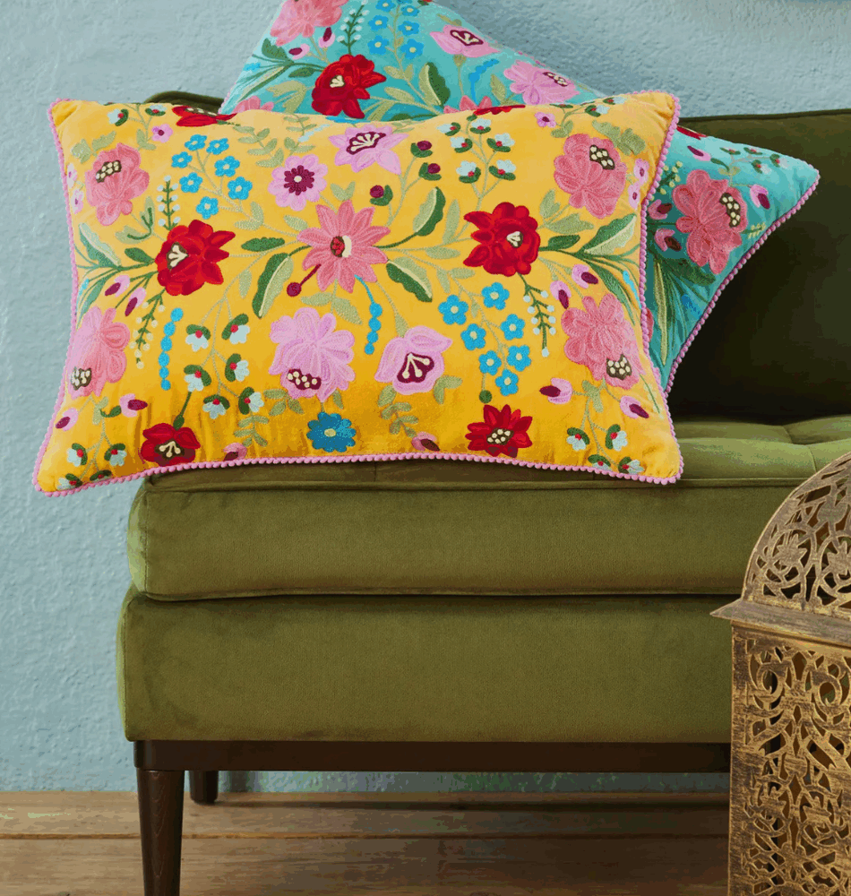 Housse de coussin Rajkamal – Velours brodé multicolore (moutard)