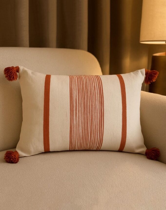 Housse de Coussin à Pompons – 40x60 Terracota