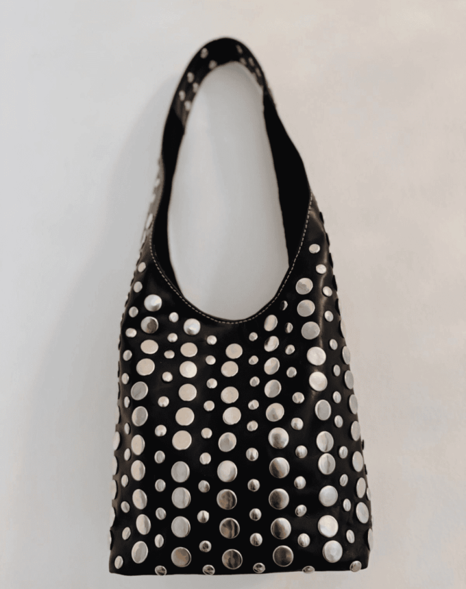 Sac à main en cuir clouté – fabrication artisanale