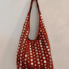 Sac à main en daim clouté – fabrication artisanale