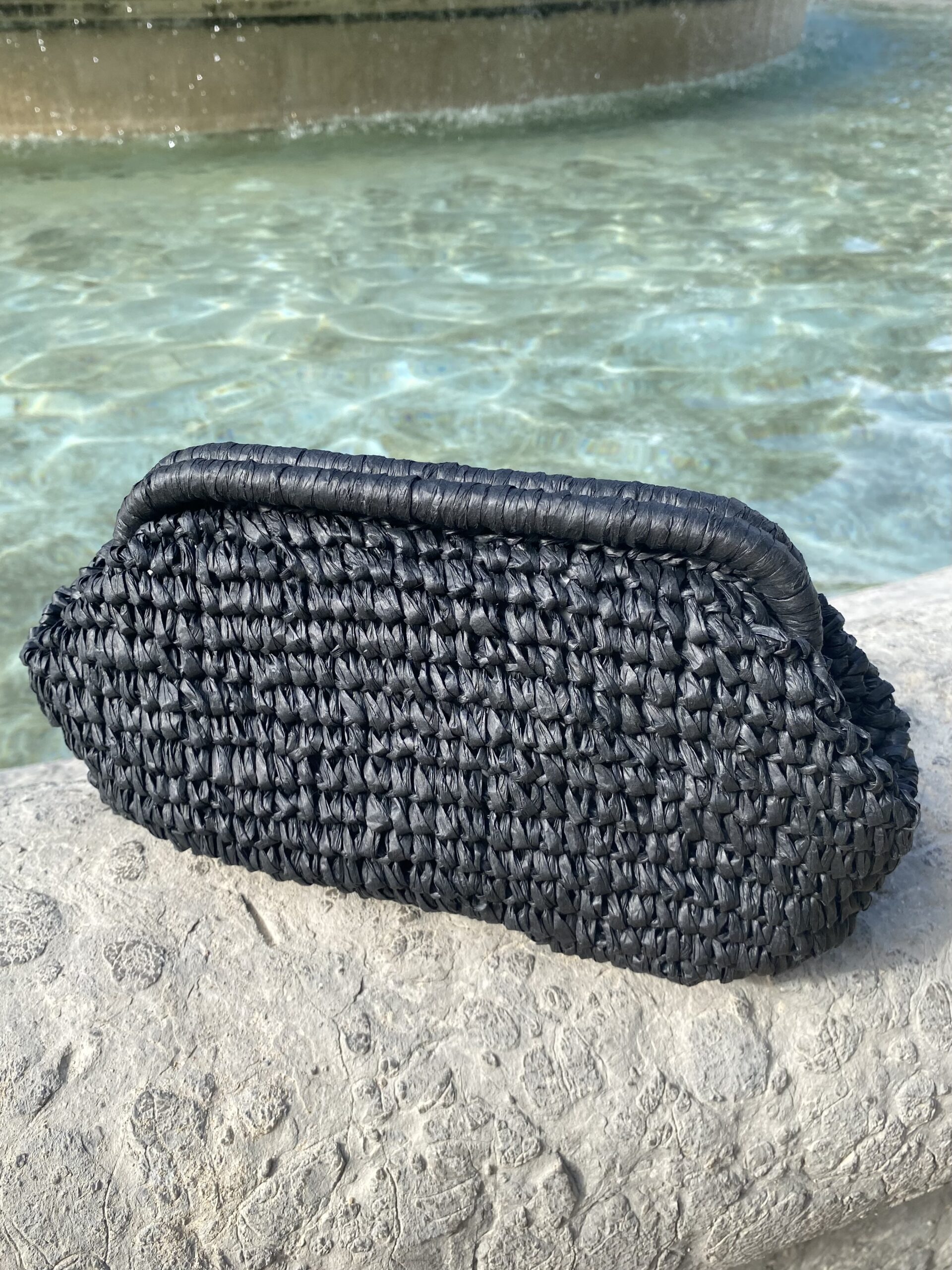 Pochette en raphia tressé – Image 2